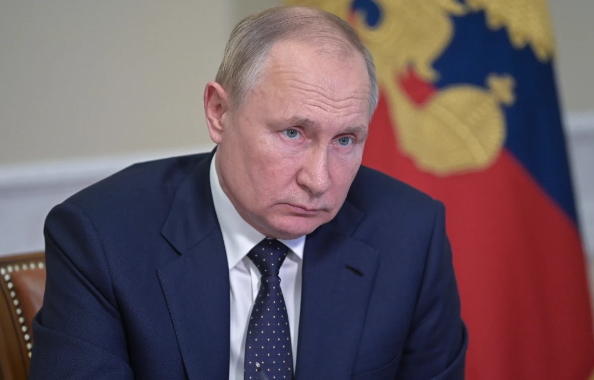 Przekonując, że uruchomienie przez Niemcy Nord Stream 2 "da Zachodowi w perspektywie spadek cen gazu", prezydent Rosji Władimir Putin zwiększa presję na Niemcy - komentuje dziennik ekonomiczny "Handelsblatt". W środę szef Gazpromu zadeklarował, że gazociąg jest gotowy o uruchomienia. 