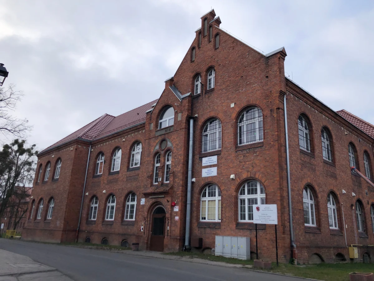 Wojewódzki Szpital dla Nerwowo i Psychicznie Chorych im. dr J. Bednarza to jedna z siedmiu placówek, którą wspieramy w ramach świątecznej akcji charytatywnej. W grudniu dzięki zaangażowaniu słuchaczy RMF FM uzbieraliśmy w loterii Świetny Mikołaj 200 tys. złotych. Pieniądze przeznaczymy na wyposażenie placówek. Mieszczący się w Świeciu w woj. kujawsko-pomorskim szpital to jedyna placówka w regionie, która ma zamknięty oddział dla najmłodszych pacjentów.