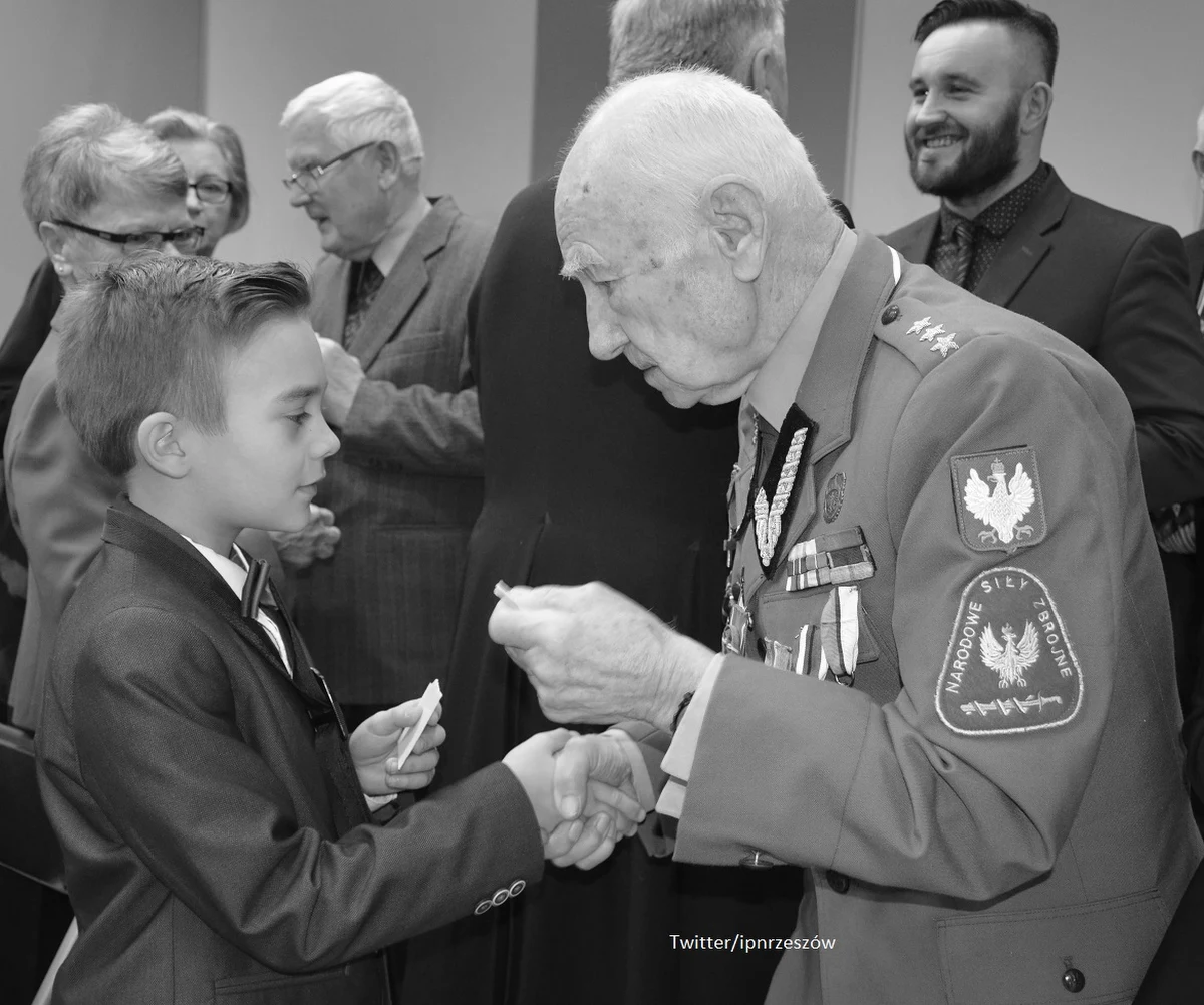 W nocy z 29 na 30 grudnia, w wieku 93 lat zmarł Henryk Atemborski „Pancerny”, żołnierz Brygady Świętokrzyskiej NSZ i działacz NSZZ „Solidarność” – poinformował minister Jan Józef Kasprzyk, szef Urzędu ds. Kombatantów i Osób Represjonowanych.