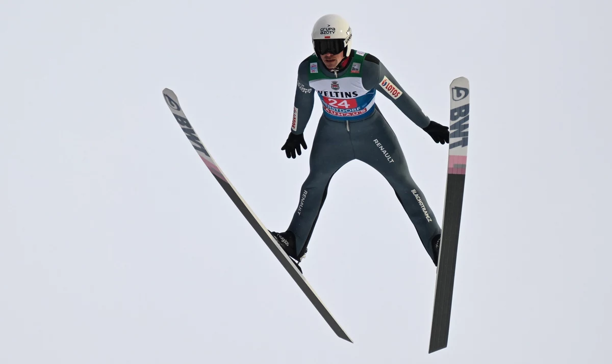 Rywalizacja w 70. edycji Turnieju Czterech Skoczni przenosi się do Garmisch-Partenkirchen, gdzie w sylwestrowe popołudnie odbędą się kwalifikacje do sobotniego konkursu. W polskiej ekipie nastroje minorowe - w Oberstdorfie najlepszy z biało-czerwonych, Dawid Kubacki, zajął 28. miejsce.