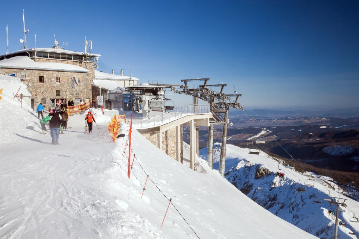 Polskie Koleje Linowe (PKL) nie dostały zgody Regionalnej Dyrekcji Ochrony Środowiska na sztuczne śnieżenie stoków Kasprowego Wierchu w Tatrach, jednak jest możliwość modernizacji przestarzałej kolejki linowej w Kotle Goryczkowym. Modernizację tej kolejki sugeruje nawet Rada Naukowa Tatrzańskiego Parku Narodowego (TPN).