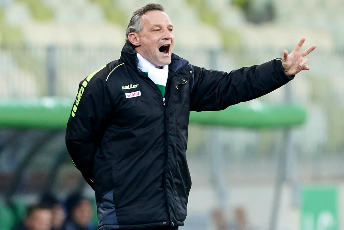 Piotr Nowak został nowym trenerem Jagiellonii Białystok, jego umowa obowiązuje do połowy 2023 roku - poinformował w piątek klub. 57-letni szkoleniowiec zastąpił na tym stanowisku Ireneusza Mamrota.