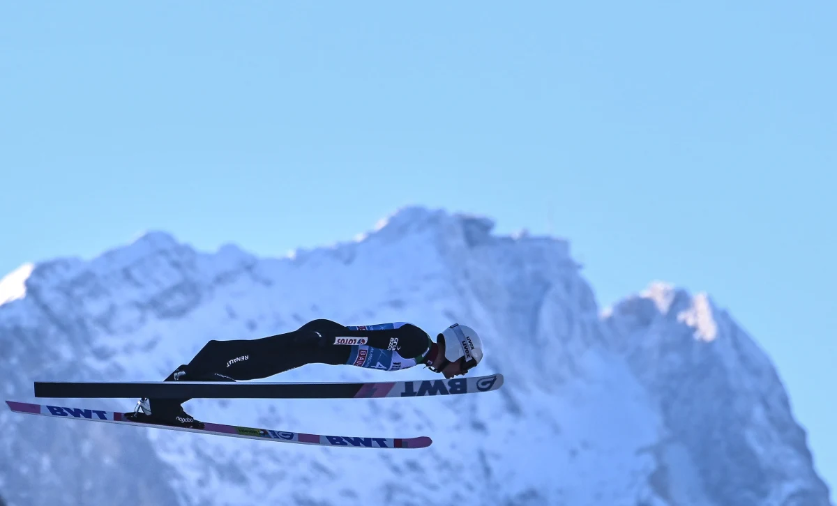 Wszystkich sześciu reprezentantów Polski zobaczymy w noworocznym konkursie w Garmisch-Partenkirchen z cyklu Turnieju Czterech Skoczni. Najlepiej z Polaków w kwalifikacjach wypadł Piotr żyła. Wygrał je Niemiec, Markus Eisenbichler.