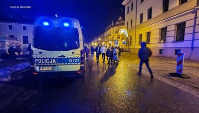 Bójki i awantury z udziałem turystów w Zakopanem. Jeden policjant ranny