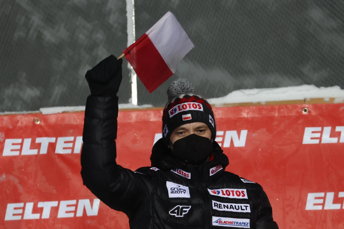 "Nie przewiduję na razie zmian w składzie reprezentacji na trzeci konkurs Turnieju Czterech Skoczni w Innsbrucku" - przekazał trener polskiej kadry Michal Doleżal.