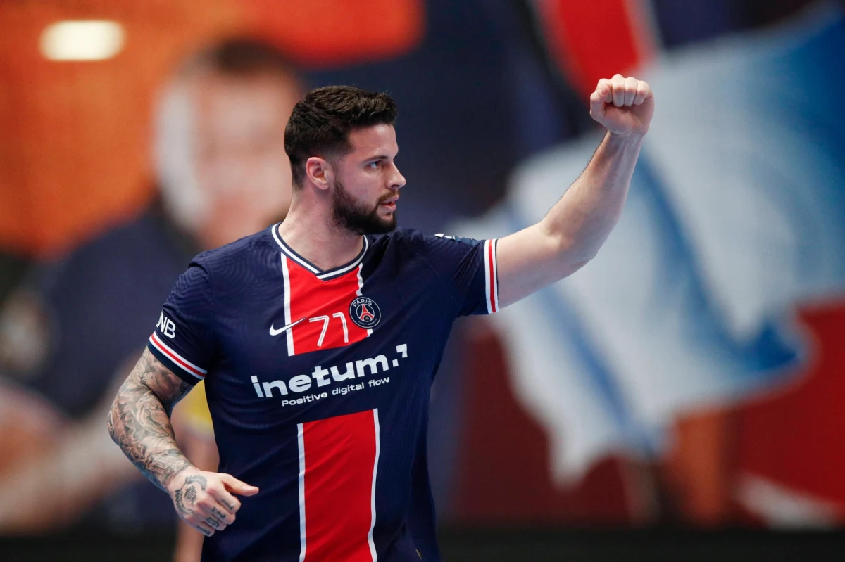 Reprezentant Francji w piłce ręcznej, zawodnik Paris Saint-Germain Elohim Prandi został w noc sylwestrową w Paryżu kilkakrotnie pchnięty nożem - potwierdził klub. Według lekarza, nie doznał obrażeń, które zagrażałyby jego życiu.