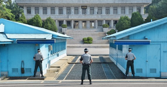 Koreańczyk z Korei Południowej przekroczył granicę i uciekł do Korei Północnej – przekazało wojsko Korei Południowej. Jak informuje agencja Reuters, takie ucieczki są niezwykle rzadkie.