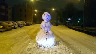 Dwumetrowy bałwan stanął w centrum Leszna. Interweniowała policja 