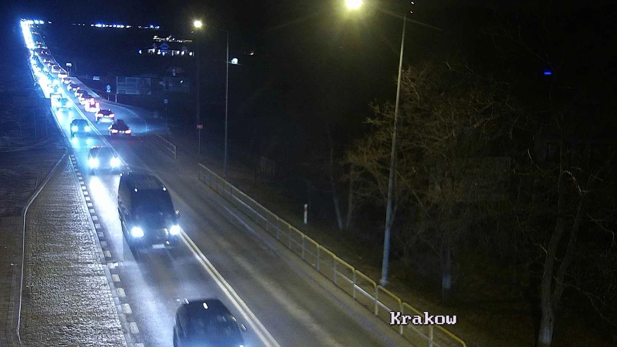 Trwają powroty z Zakopanego! Do dwóch godzin skrócił się czas przejazdu ze stolicy Tatr do Krakowa. Ruch na zakopiance wyraźnie maleje.
