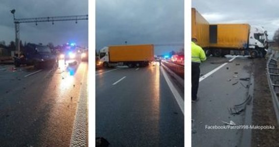 Drogowcy odblokowali obwodnicę Krakowa w ciągu autostrady A4 w kierunku Rzeszowa po zderzeniu ciężarówki z samochodem dostawczym, do którego doszło w poniedziałek rano na wysokości Balic. W wypadku ranna została jedna osoba.
