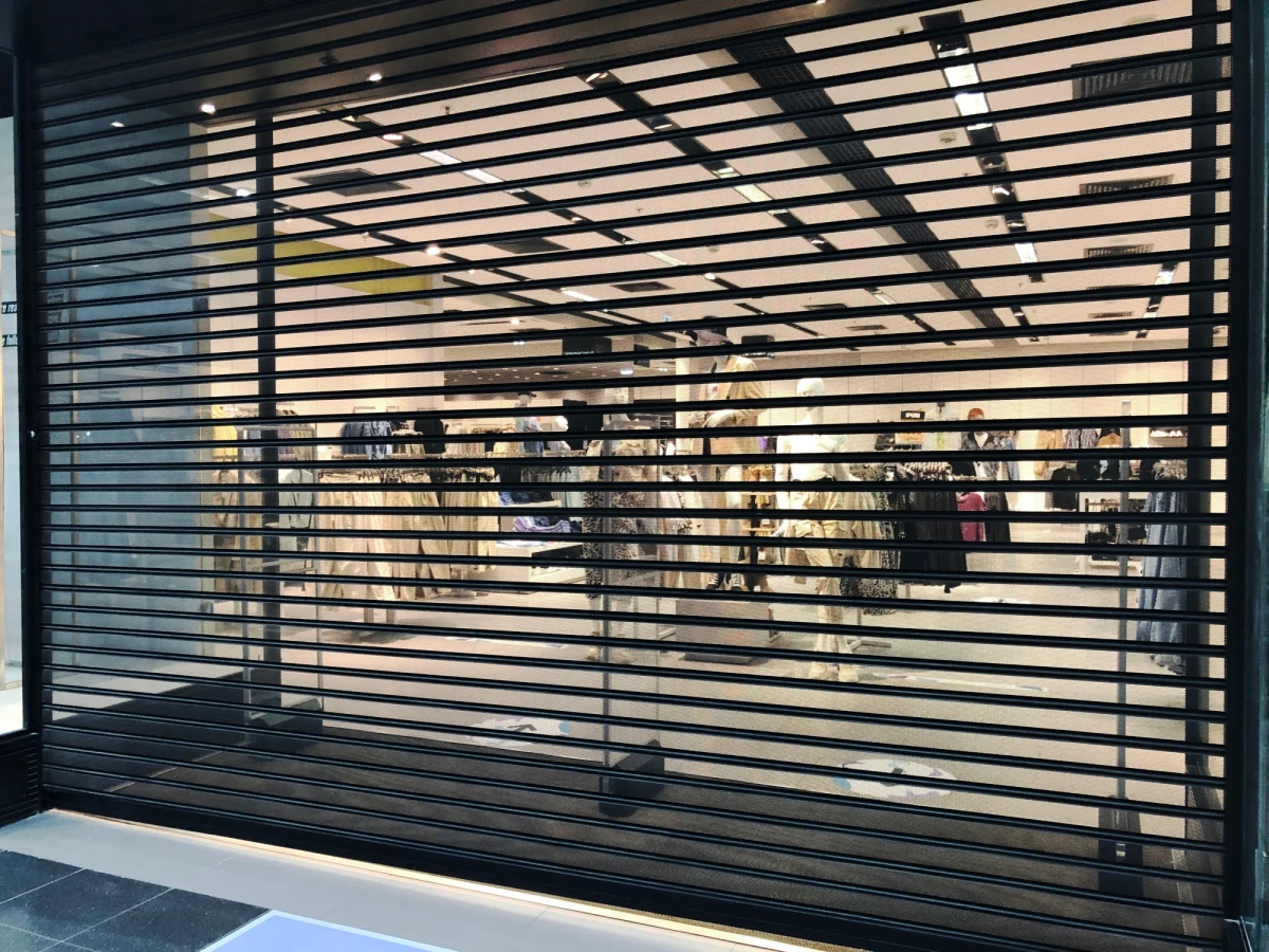 „Jeżeli pełen arsenał związany z wyszczepieniem się kończy, to się używa tego, co zostaje w ręku. A wtedy w ręku pozostają restrykcje, pozostają obostrzenia” – powiedział w Porannej rozmowie w RMF FM Adam Niedzielski. Minister zdrowia zaznaczył, że jeśli w Polsce trend związany ze wzrostem infekcji się utrzyma, to w środę lub piątek możemy się spodziewać decyzji rządu w sprawie zaostrzenia obostrzeń.