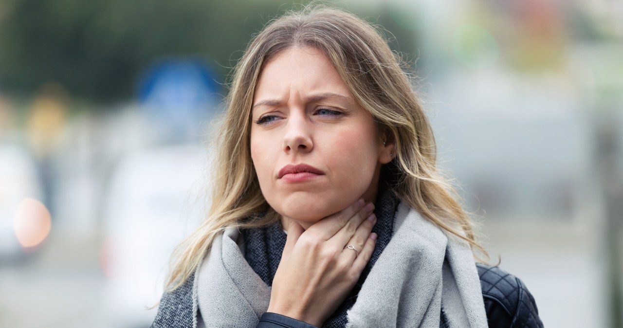 Gula w gardle i ciągła chrypa. Nie bagatelizuj, to może być poważna choroba