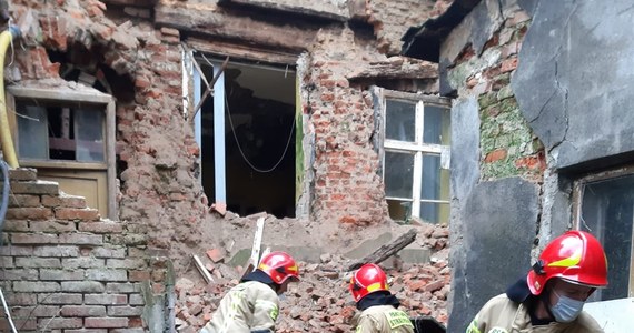 Strażacy zakończyli prace na miejscu zawalenia się ściany jednej z kamienic w Bielsku-Białej. Pod gruzami nikogo nie znaleziono. Budynek był niezamieszkany. 