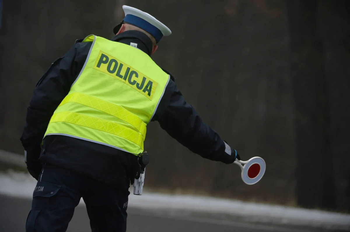 103 km/h w terenie zabudowanym w Wejherowie. Efekt? 2, 5 tys. złotych. 121 km/h w rejonie Ostrołęki. Konsekwencje? Utrata prawa jazdy i 2,5 tys. złotych kary. To wybrane przykłady zastosowania nowego taryfikatora mandatowego. 