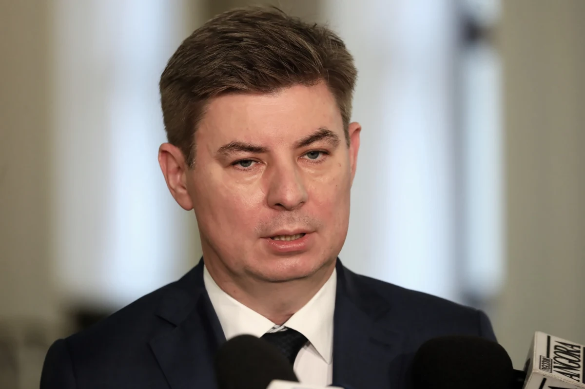 Klub Koalicji Obywatelskiej składa projekt nowelizacji prawa energetycznego, zakładający, że wszyscy indywidualni odbiorcy gazu będą mieli takie same taryfy - zapowiedział rzecznik Platformy Obywatelskiej Jan Grabiec.