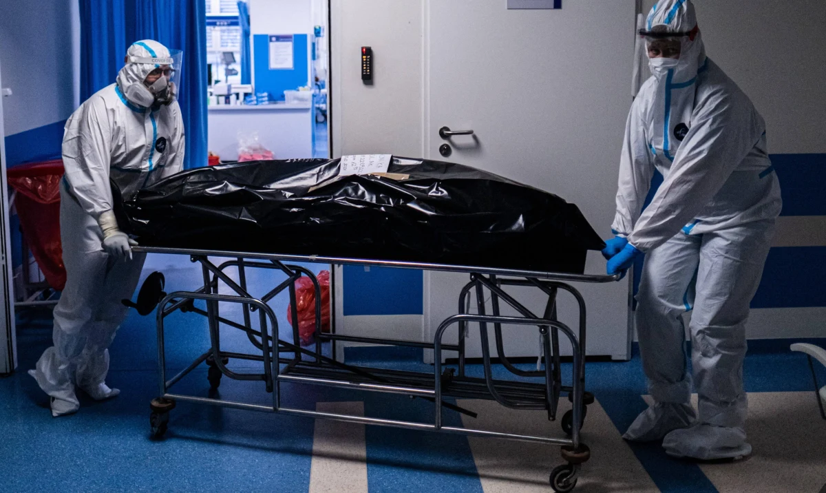 We Włoszech coraz więcej osób ciężko chorych na Covid-19 odmawia leczenia na intensywnej terapii i kuracji w celu ratowania życia - poinformowało w poniedziałek krajowe stowarzyszenie anestezjologów i reanimatorów. Podkreśliło, że nie można porzucać tych, którzy nie zgadzają się na takie leczenie.