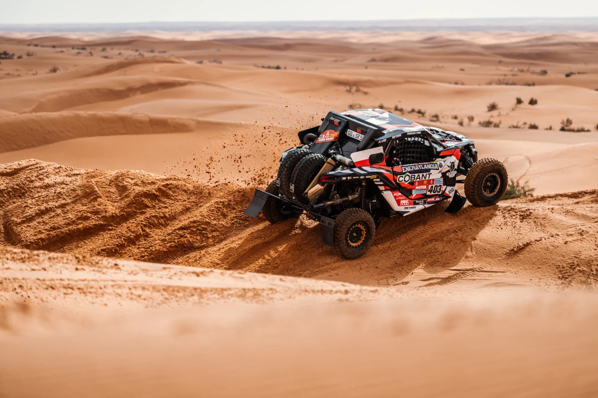 Michał Goczał i Szymon Gospodarczyk wygrywają drugi odcinek specjalny Rajdu Dakar w klasie SSV. Marek Goczał i Łukasz Łaskawiec kończą etap na szóstej pozycji z niewielką stratą do zwycięzcy. Zawodnicy mierzyli się dziś na etapie z Hail do Al Artawiyah.