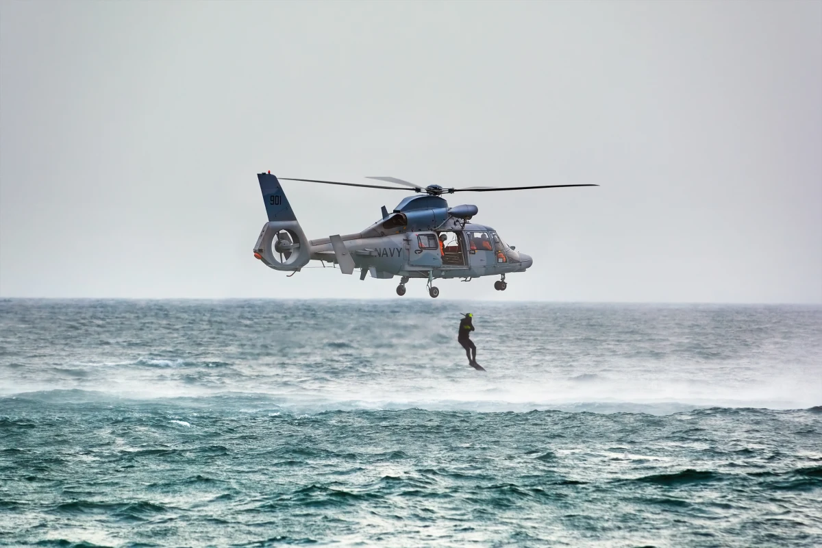 Izraelski śmigłowiec wojskowy rozbił się wczoraj wieczorem na Morzu Śródziemnym w okolicach północnego wybrzeża Izraela podczas lotu szkoleniowego. Jak podała armia, w wypadku zginęło dwóch pilotów.