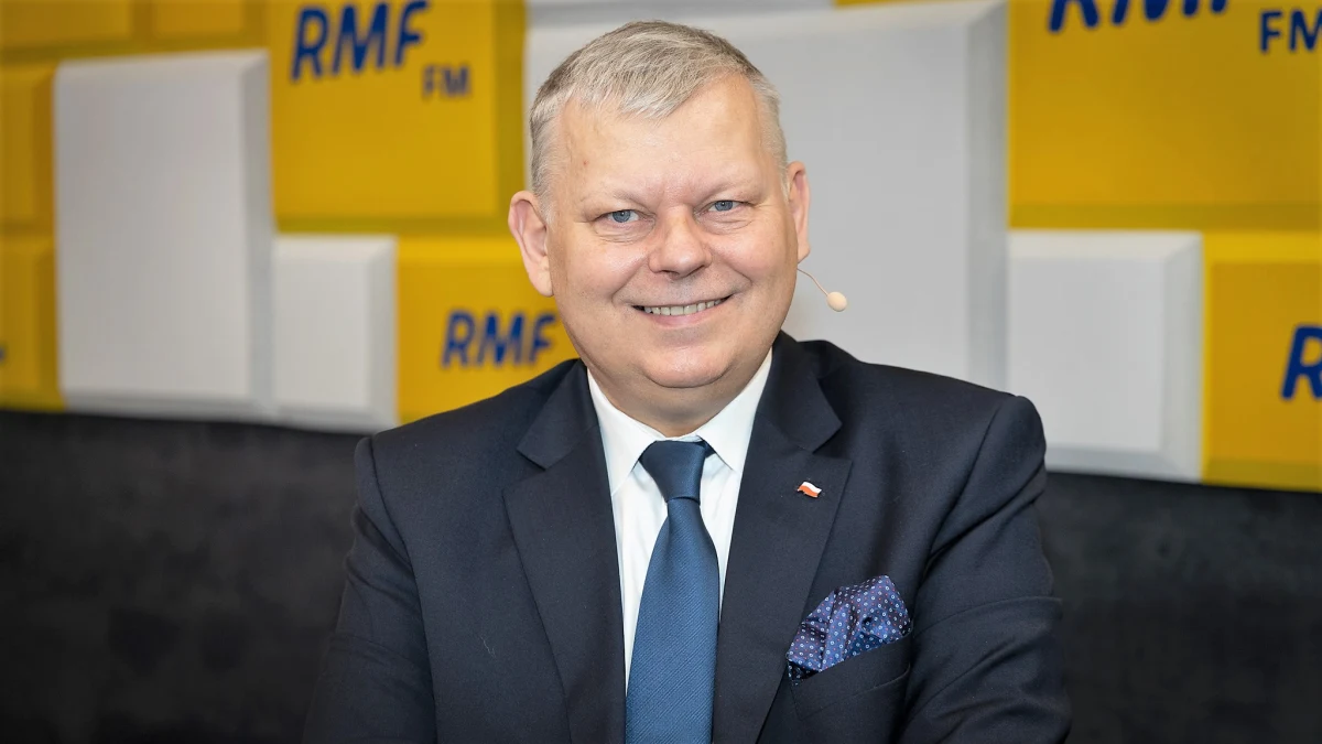 "Dokładamy miliardy złotych do ceny gazu" - mówił w Porannej Rozmowie w RMF FM poseł Marek Suski z PiS pytany o gigantyczne rachunki, które otrzymują właśnie odbiorcy tego paliwa. Polityk twierdzi, że PGNiG kupuje gaz na rynkach drożej, niż odsprzedaje potem klientom.