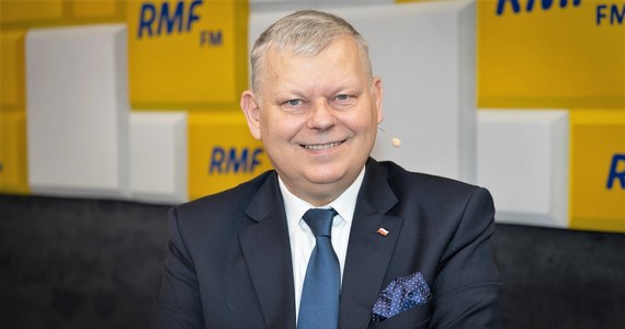 "Dokładamy miliardy złotych do ceny gazu" - mówił w Porannej Rozmowie w RMF FM poseł Marek Suski z PiS pytany o gigantyczne rachunki, które otrzymują właśnie odbiorcy tego paliwa. Polityk twierdzi, że PGNiG kupuje gaz na rynkach drożej, niż odsprzedaje potem klientom.