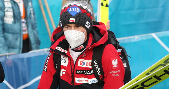 "Najważniejszy jest teraz reset. Najpierw musi odpocząć, a dopiero potem wrócić do treningu technicznego" - powiedział Adam Małysz o wycofanym z narciarskiego Turnieju Czterech Skoczni Kamilu Stochu i podkreślił, że decyzja w tej sprawie była wspólna.