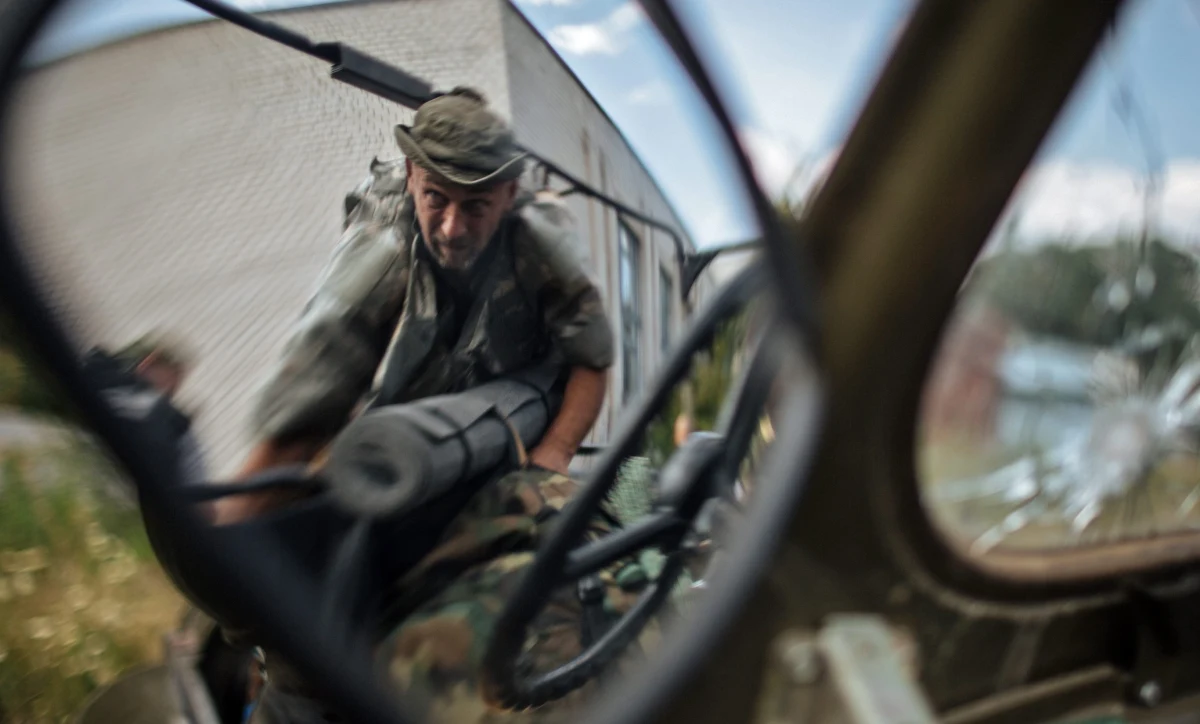 Siły wspieranych przez Rosję separatystów w Donbasie wzmocniły swoje pozycje w okresie noworocznym, zwiększono też liczbę snajperów - podał ukraiński wywiad wojskowy.