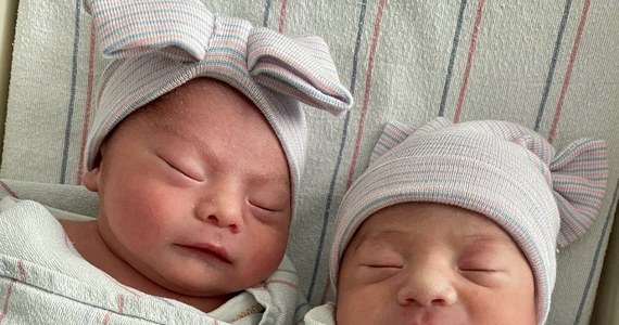 Wyjątkowe narodziny w Stanach Zjednoczonych. Bliźnięta z Kalifornii mają różne daty urodzenia, choć ich narodziny dzieli od siebie zaledwie 15 minut - podaje we wtorek amerykański portal informacyjny Sky News.