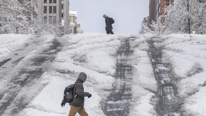Potężna śnieżyca, wypadek i 20-godzinny korek pod Waszyngtonem