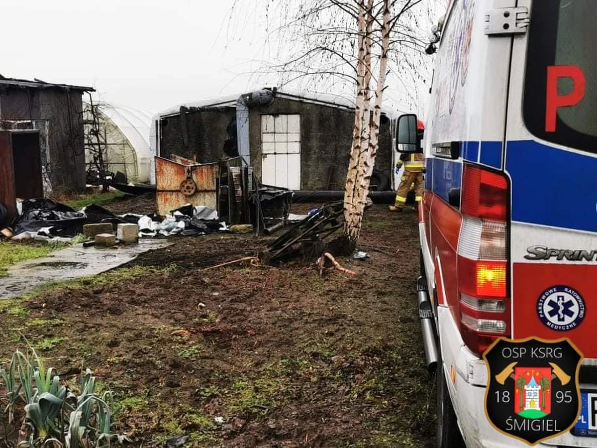We wtorek po południu w miejscowości Poladowo w gminie Śmigiel w Wielkopolsce 6-metrowy komin runął na 71-latka. Mężczyzna został przewieziony do szpitala.