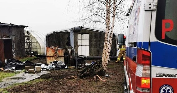 We wtorek po południu w miejscowości Poladowo w gminie Śmigiel w Wielkopolsce 6-metrowy komin runął na 71-latka. Mężczyzna został przewieziony do szpitala.