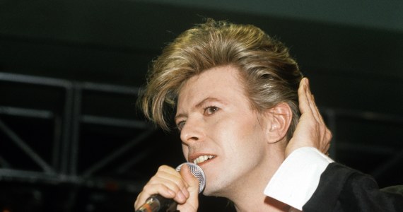 Koncern Media Music Group kupił za 250 mln dolarów prawa do całego katalogu utworów brytyjskiego muzyku Davida Bowiego - informują amerykańskie media. Umowa obejmuje m.in. prawa do wszystkich piosenek z 26 albumów studyjnych artysty wydanych za jego życia oraz opublikowanego już po śmierci albumu "Toy".