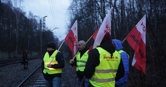 Przedstawiciele sztabu protestacyjno-strajkowego w Polskiej Grupie Górniczej spotkali się wieczorem z zarządem spółki. Rozmowy na temat warunków przerwania trwającej od rana blokady wysyłki węgla z kopalń do elektrowni zakończyły się fiaskiem - podała śląsko-dąbrowska Solidarność.