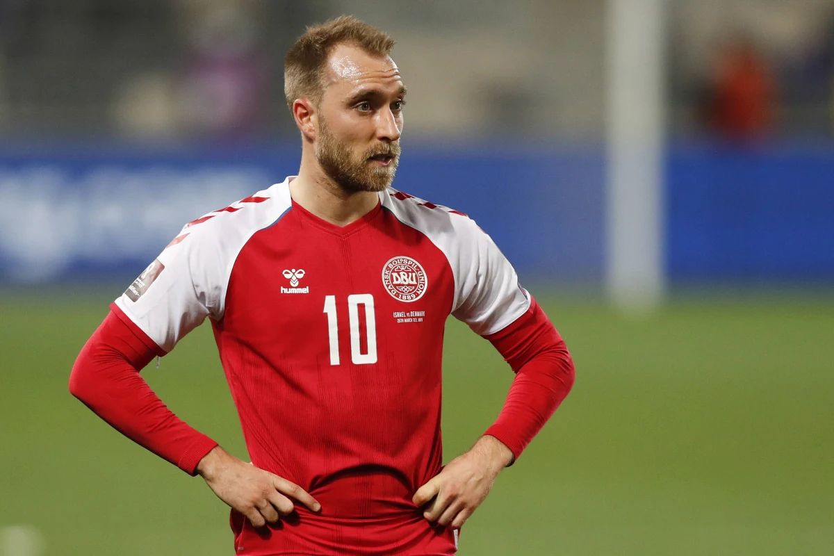 Christian Eriksen nie rezygnuje z futbolu i stawia sobie poważny cel. Duński gwiazdor, który podczas Euro 2020 miał atak serca na boisku, ma zamiar zagrać na tegorocznym mundialu w Katarze.