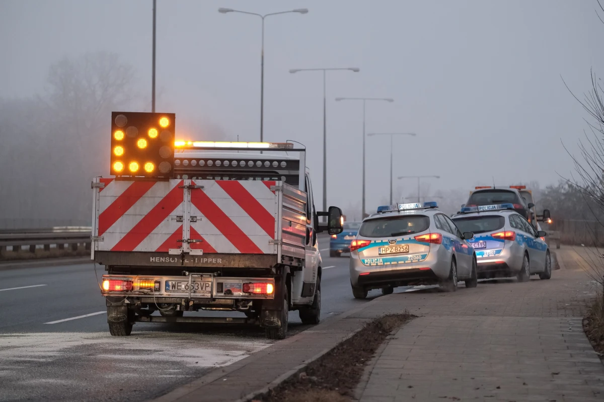 Pijani kierowcy będą mieć konfiskowane samochody. To nowy pomysł resortu sprawiedliwości – pisze w środę "Rzeczpospolita". Dziennik zaznacza, że będzie to dotyczyć aut "od najtańszych do mercedesów". "Projekt jest już w Rządowym Centrum Legislacji. Ma wejść w życie dwa tygodnie po publikacji" – czytamy.
