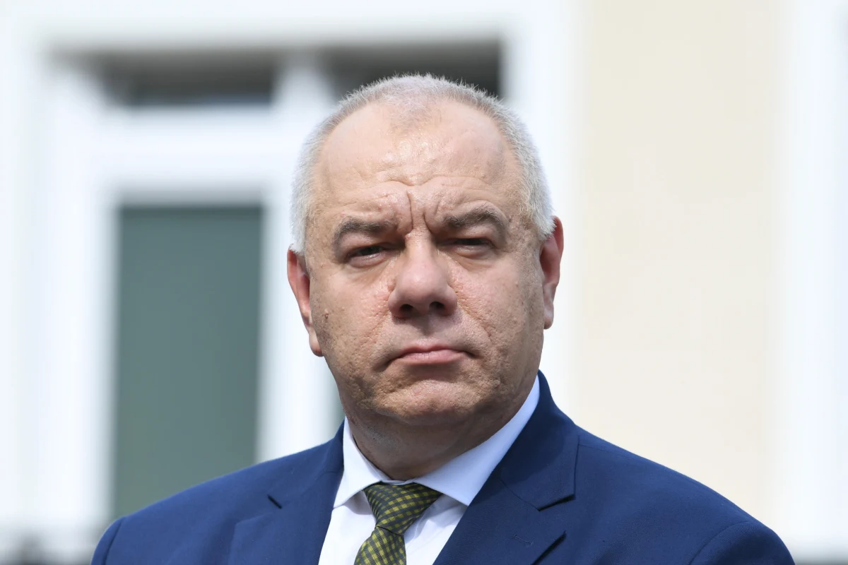 Wicepremier i minister aktywów państwowych Jacek Sasin zapowiedział w TVP Info rozwiązanie ustawowe, zakładające, że spółdzielnie i wspólnoty mieszkaniowe będą w całości objęte taryfami na gaz, a lokale użytkowe będą z nich wyłączane. Takie zmiany mają zostać przyjęte na następnym posiedzeniu Sejmu i obowiązywać wstecznie – od 1 stycznia. To reakcja na sygnały o kilkusetprocentowych podwyżkach cen gazu dla gospodarstw domowych. 