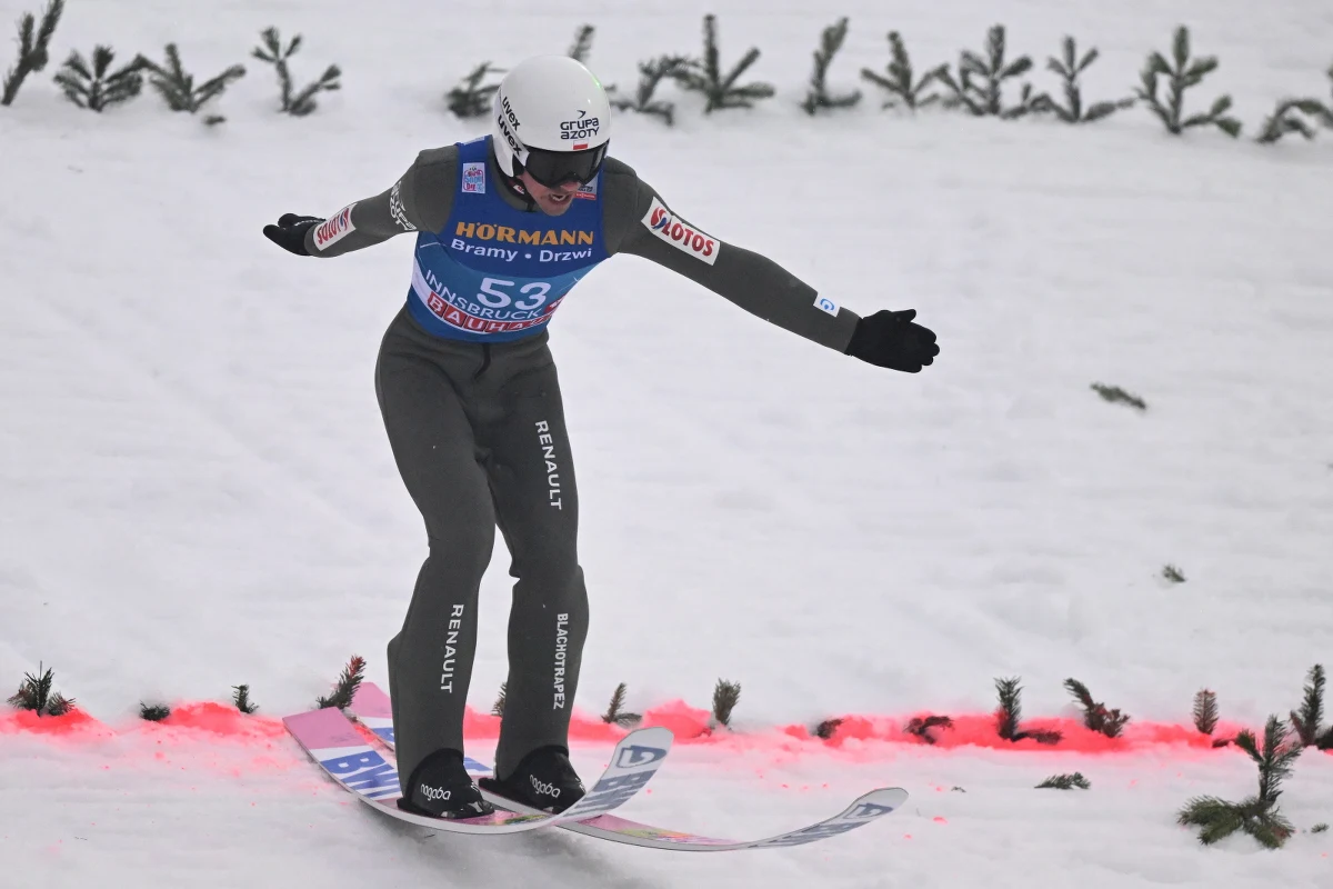 Czterech z pięciu polskich skoczków awansowało do dzisiejszego konkursu Turnieju Czterech Skoczni w austriackim Bischofshofen. W konkursie nie wystąpi Andrzej Stękała. Kwalifikacje wygrał lider turnieju Ryoyu Kobayashi.