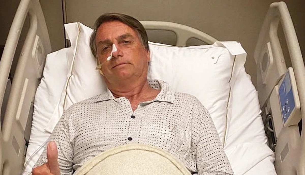 Prezydent Brazylii Jair Bolsonaro został wypisany w środę ze szpitala, o czym poinformował na Twitterze - podaje agencja Reutera.