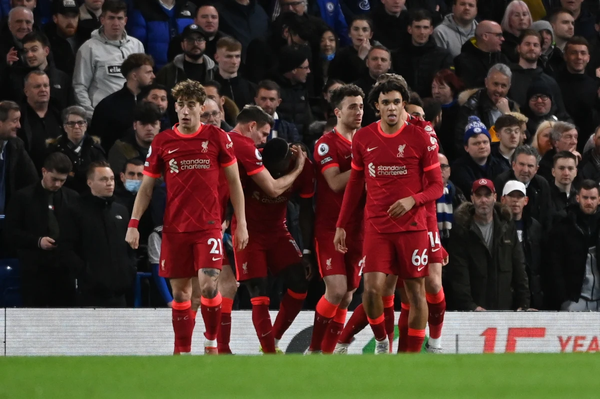 6 stycznia nie odbędzie się szlagierowy mecz angielskiego Pucharu Ligi Arsenal - Liverpool. O przełożenie półfinałowego spotkania wnioskowali goście z Liverpoolu, zdziesiątkowani przez koronawirusa.