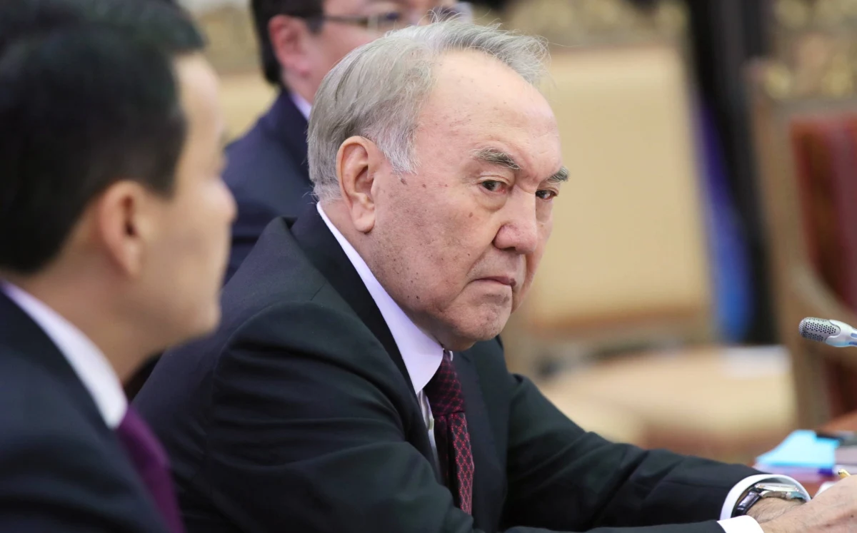 Prezydent Kazachstanu Kasym-Żomart Tokajew obejmie stanowisko szefa Rady Bezpieczeństwa Kraju, na czele której dotychczas stał były prezydent Nursułtan Nazarbajew. Od kilku dni w kraju trwają protesty, które zaczęły się w reakcji na wzrost cen gazu, a obecnie przybrały także antyrządowy odcień. Do dymisji podał się dotychczasowy rząd.