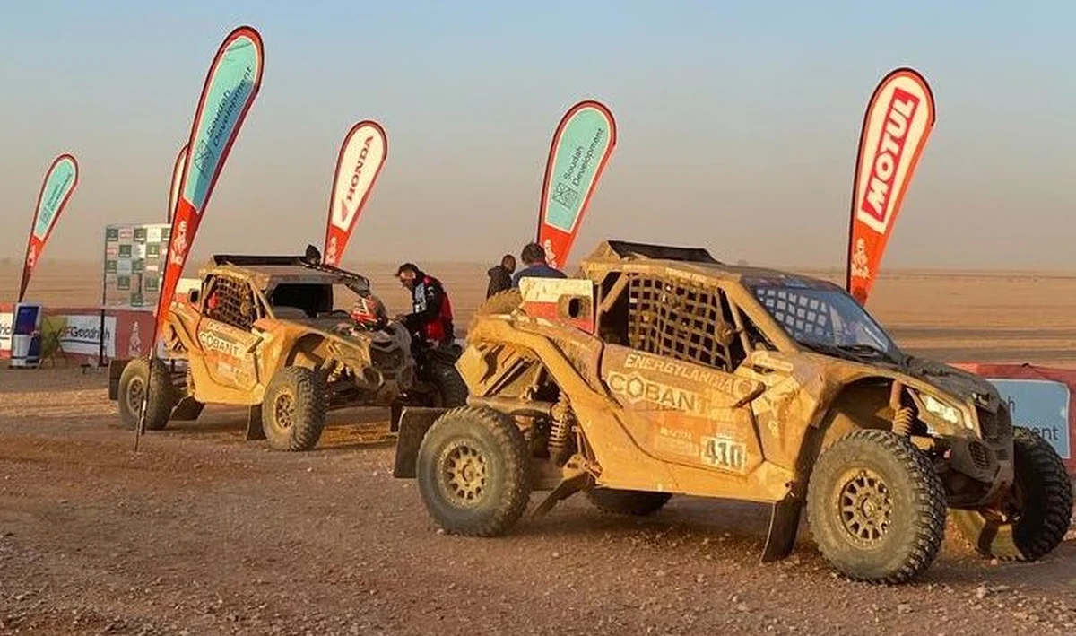 Mimo że nie uniknęli przygód na trasie długiego i wymagającego czwartego etapu, Michał Goczał i Szymon Gospodarczyk (Cobant Energylandia Rally Team) zajęli trzecie miejsce podczas środowej rywalizacji w klasie SSV Rajdu Dakar. 