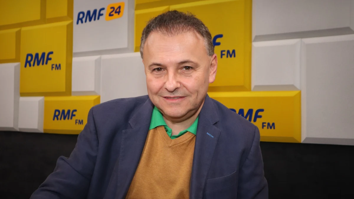 „To, że ceny przyhamują, nie jest pewne. Ze względu na tzw. tarczę antyinflacyjną ceny energii wzrosną mniej, niż gdyby jej nie było. Ale to nie znaczy, że one spadną lub nie wzrosną. One wzrosną, ale mniej niż w innym przypadku” – mówił w Popołudniowej rozmowie w RMF FM ekonomista, prof. Witold Orłowski. Pytany o konferencję prezesa Narodowego Banku Polskiego Adama Glapińskiego, rozmówca Tomasza Terlikowskiego stwierdził, że szef banku centralnego „wykazywał się dużym optymizmem, że ceny wyhamują i inflacja nie będzie przyspieszać, a w przyszłym roku zacznie się obniżać”. „To wcale nie jest pewne”  - powiedział.