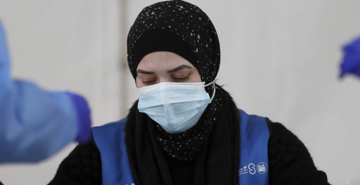 ​Omikron rozprzestrzenia się się z niebywałą prędkością. Liczba nowych zakażeń koronawirusem bije rekordy m.in. w Portugalii i we Włoszech. Rośnie także liczba hospitalizowanych osób.