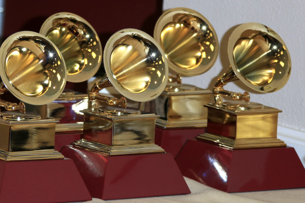 Tegoroczna ceremonia wręczenia nagród Grammy, zaplanowana na 31 stycznia, została bezterminowo przełożona z powodu obaw związanych z szybkim rozprzestrzenianiem się wariantu koronawirusa Omikron - poinformowała telewizja CBS.