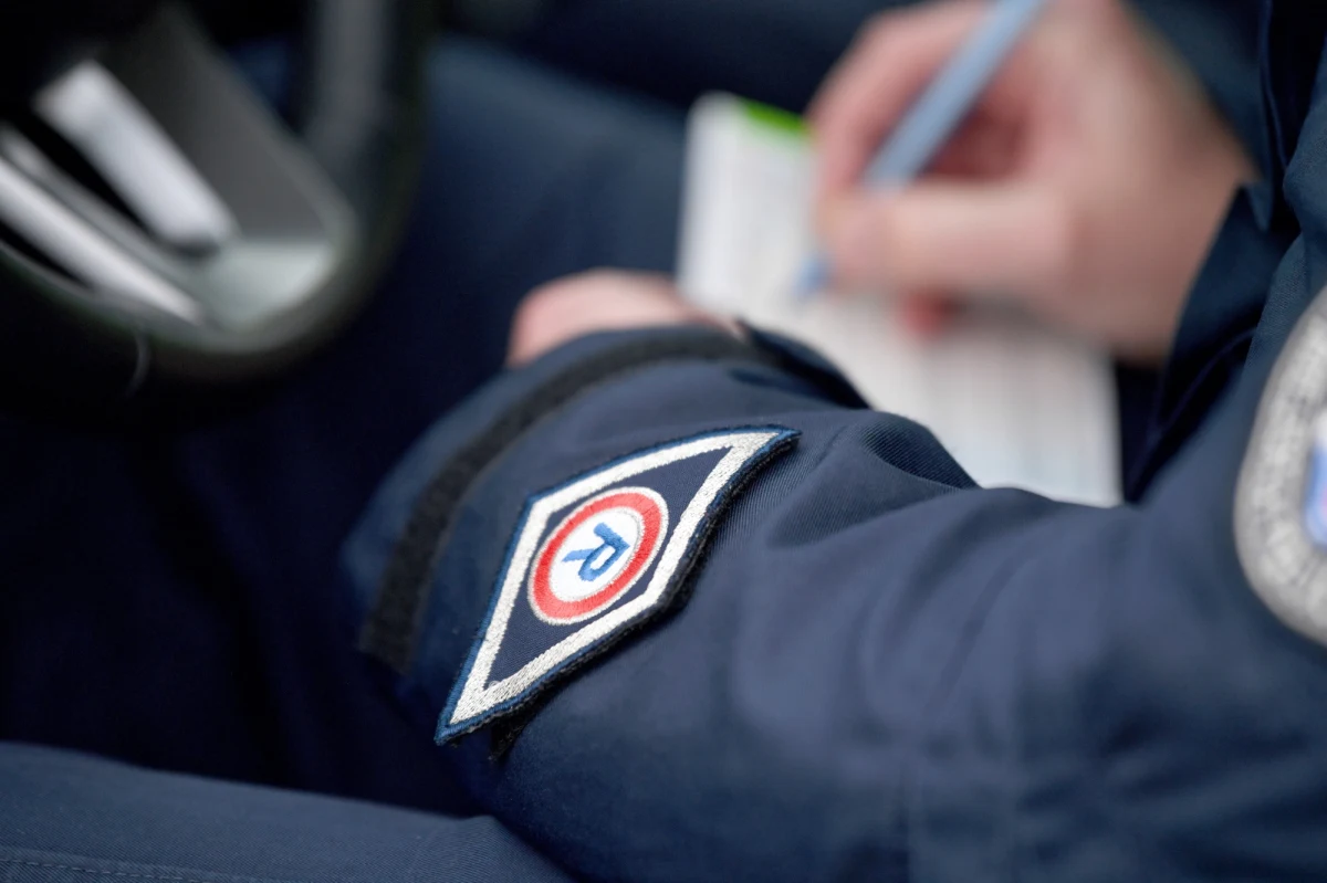 "W związku ze świętem Trzech Króli wiele osób skorzysta z przedłużonego weekendu. Na drogach pojawi się zwiększona liczba policyjnych patroli" - mówi komisarz Robert Opas z Biura Ruchu Drogowego Komendy Głównej Policji. "W nowym roku policjant może nałożyć mandat do 5 tys. zł, a przy zbiegu wykroczeń do 6 tys. złotych" - zaznacza. 