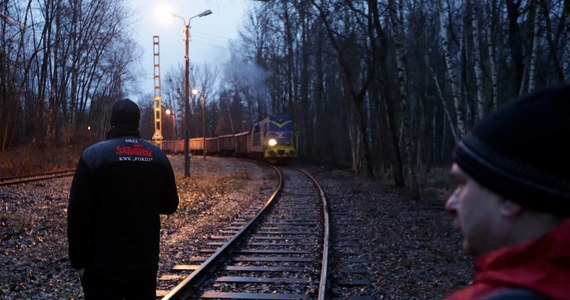 Rano związkowcy z Polskiej Grupy Górniczej (PGG) zakończyli rozpoczętą dwie doby wcześniej blokadę kolejowej wysyłki z węgla z kopalń do elektrowni. Załadowane już węglem pociągi mają wyjeżdżać do odbiorców zgodnie z harmonogramem - wynika z informacji PGG.