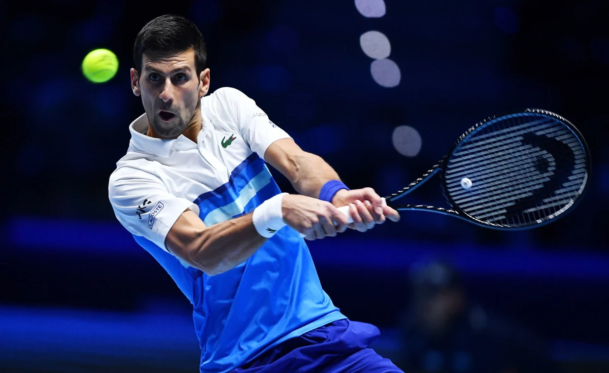 Novak Djokovic został skierowany na kwarantannę w hotelu w Melbourne. Serbski tenisista nie otrzymał wizy wjazdowej do Australii z powodu braku obowiązkowego szczepienia przeciwko Covid-19. W związku z tym grozi mu deportacja. Rozprawę przełożono na poniedziałek.