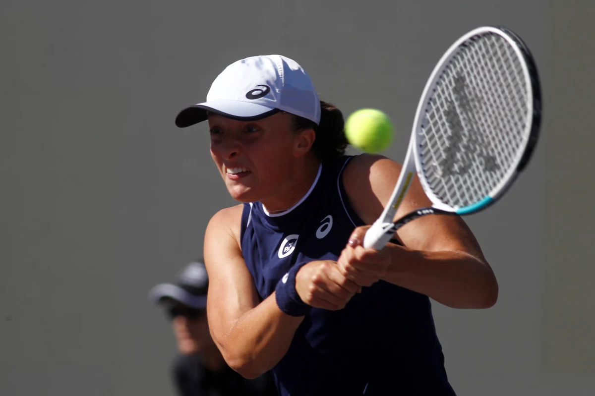 Bez większego trudu Iga Świątek awansowała do ćwierćfinału turnieju WTA w Adelajdzie. Polska tenisistka wygrała z finalistką ubiegłorocznego US Open Kanadyjką Leylah Fernandez 6:1, 6:2.
