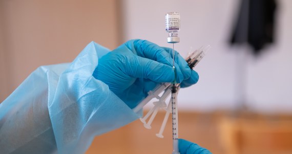 Odradzanie swoim pacjentom szczepienia na Covid-19 - to powód, dla którego Krajowa Rada Izby Lekarskiej (CNOM) w Belgii - organizacja zawodowa, która zajmuje się m.in. sprawdzaniem, czy belgijscy lekarze przestrzegają kodeksu etyki  - w 2021 roku zawiesiła w prawach tymczasowo 15 medyków.