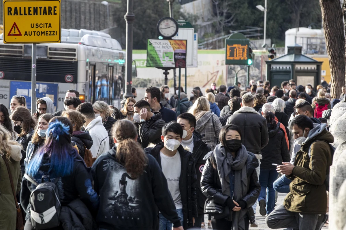 We Włoszech w minionym tygodniu doszło do "eksplozji" nowych przypadków zakażenia koronawirusem; ich liczba wzrosła o ponad 150 procent w porównaniu z poprzednimi siedmioma dniami - ogłosiła w raporcie medyczna fundacja Gimbe z Bolonii. Zarejestrowano w sumie 810 tysięcy infekcji.