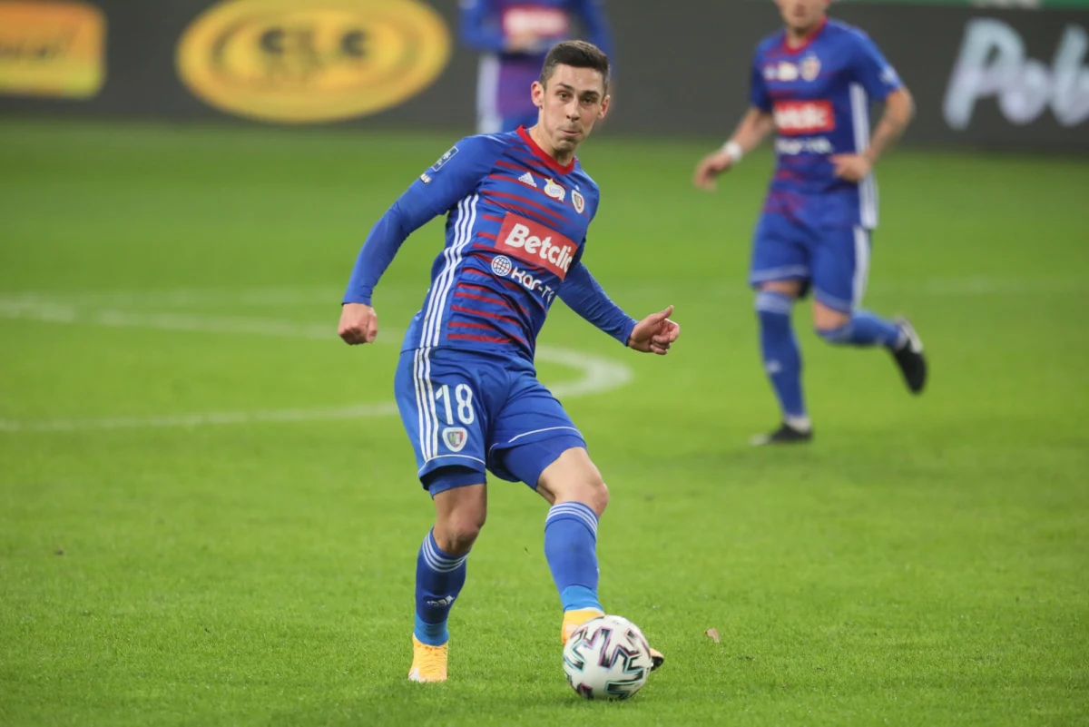 27-letni pomocnik Patryk Sokołowski został nowym zawodnikiem Legii Warszawa. Wcześniej piłkarz spędził trzy sezony w Piaście Gliwice.